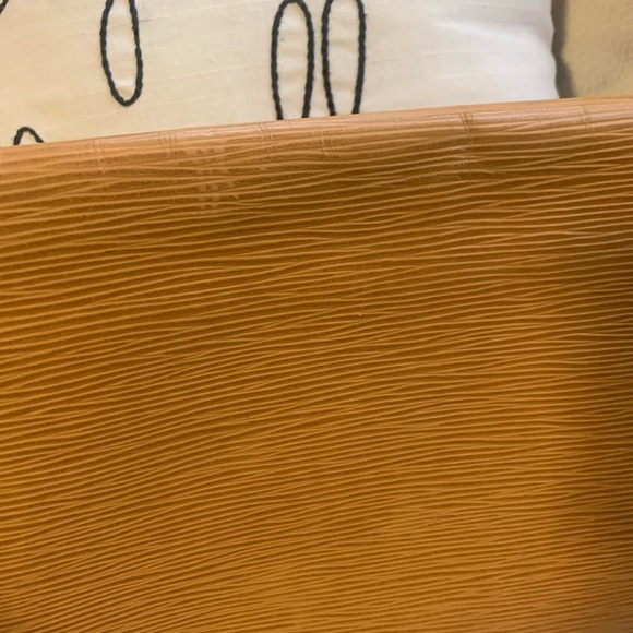 Louis Vuitton Epi Lena 32 Beige Clutch - Picture 14 of 16